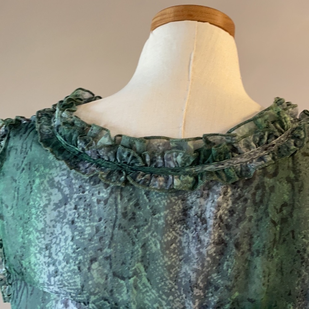 NWOT WOMEN’S RUFFLED sleeveless BLOUSE green snakeskin pattern neck tie L - Picture 7 of 16